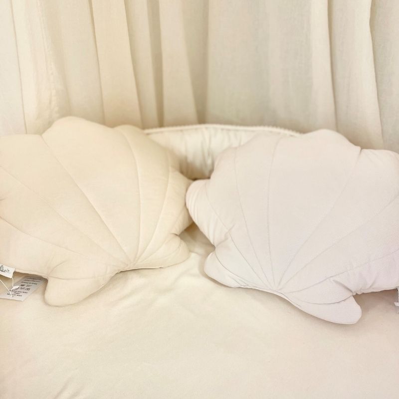 Seashell kussentjes off white velvet en katoen, decoratiekussen, babykamer
