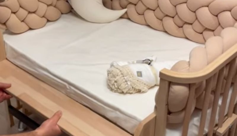 co-sleeper vastmaken aan futonbedden
