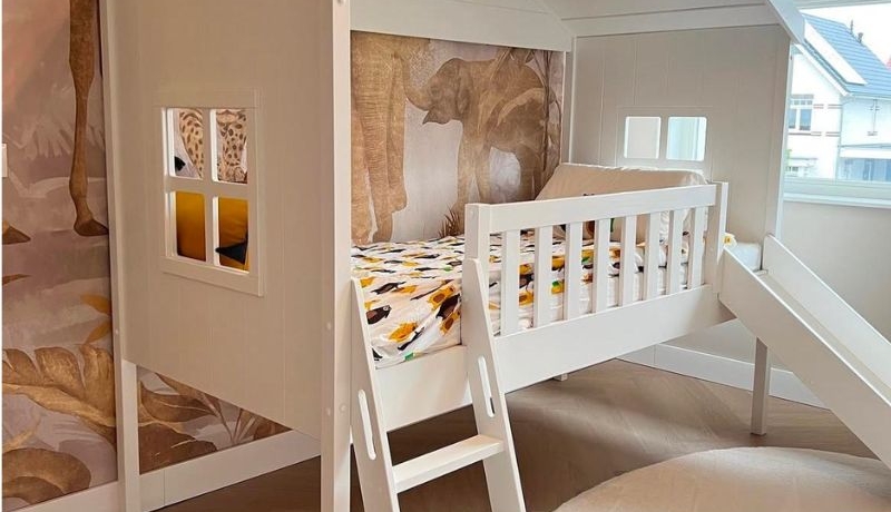 Peuter en kleuterbed, huisbed met glijbaan, Playdream housebed, wit kleuterbed, kleuterbedjem kleuterbedje met glijbaan, kleuterbedje met trappetje